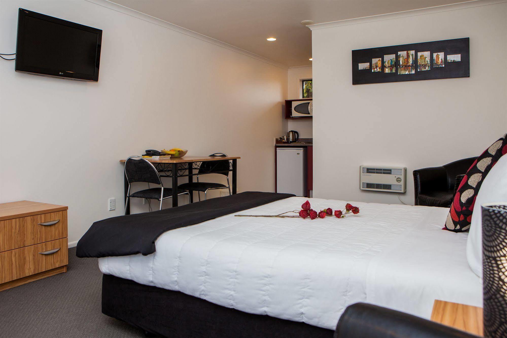 Antonio Mews Motel Стратфорд Экстерьер фото