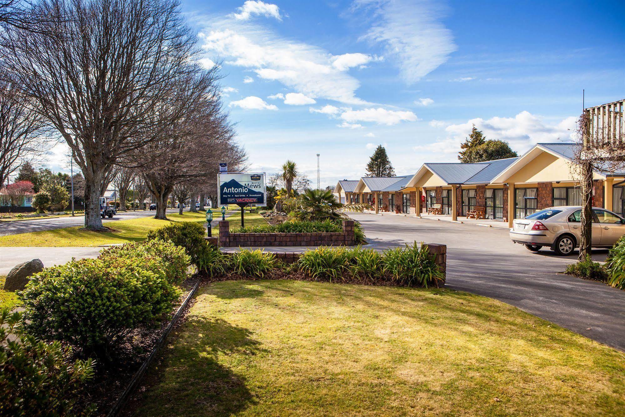 Antonio Mews Motel Стратфорд Экстерьер фото