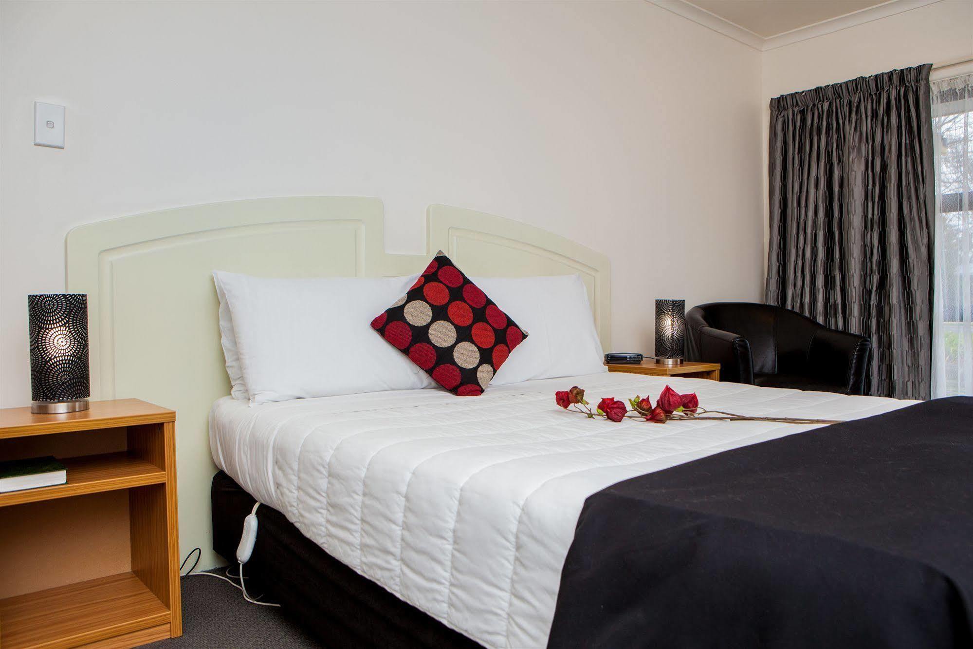 Antonio Mews Motel Стратфорд Экстерьер фото