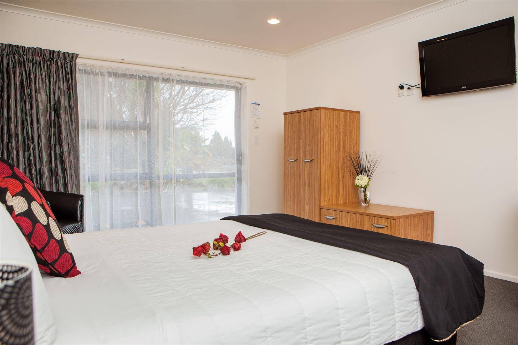 Antonio Mews Motel Стратфорд Экстерьер фото